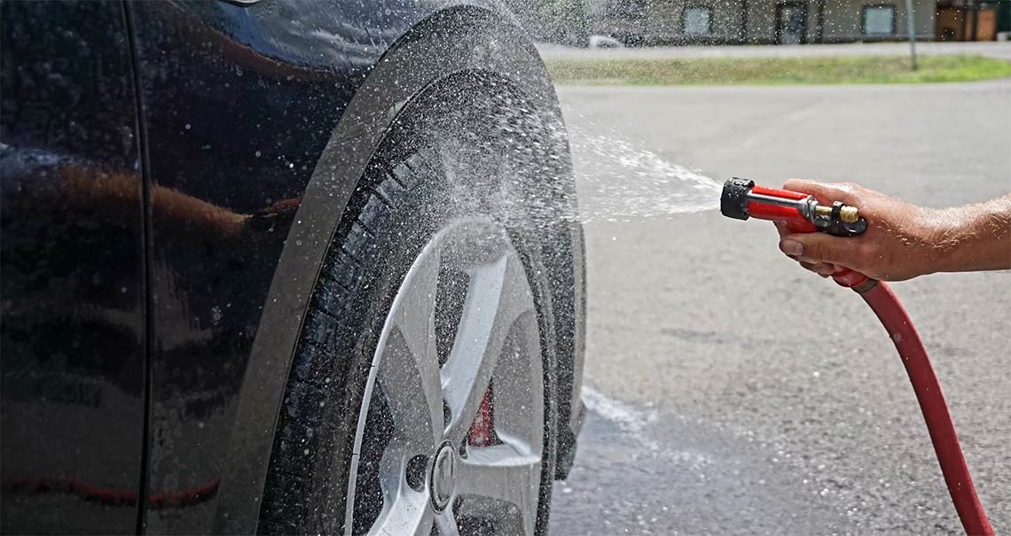 How to Clean Wheels and Tires