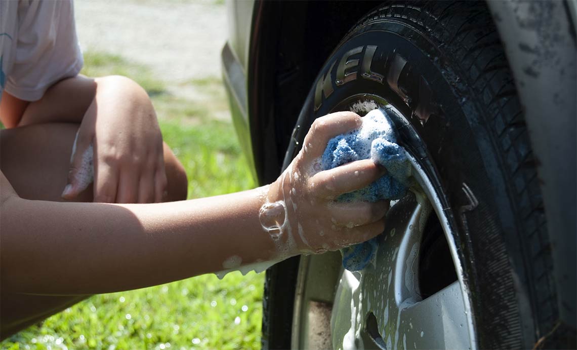 How to Clean Wheels and Tires