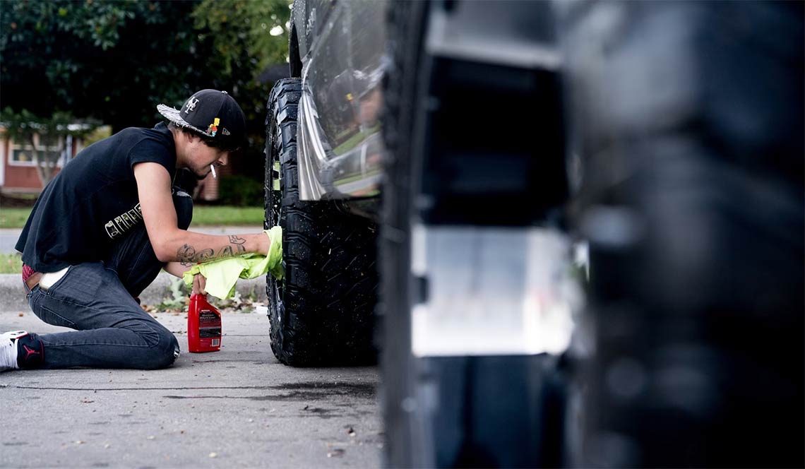 How to Clean Wheels and Tires